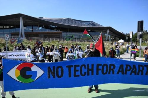 دانشجویان در پشتیبانی از فلسطین به گوگل و آمازون پشت کردند